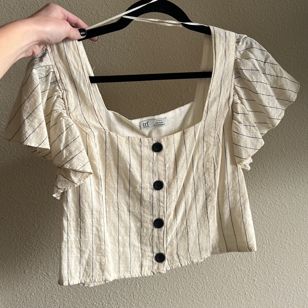 Zara top. Size M. Ruffle sleeves.